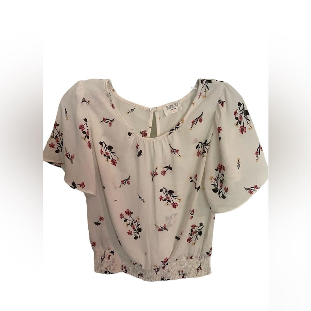 Women’s Floral Shortsleeved blouse